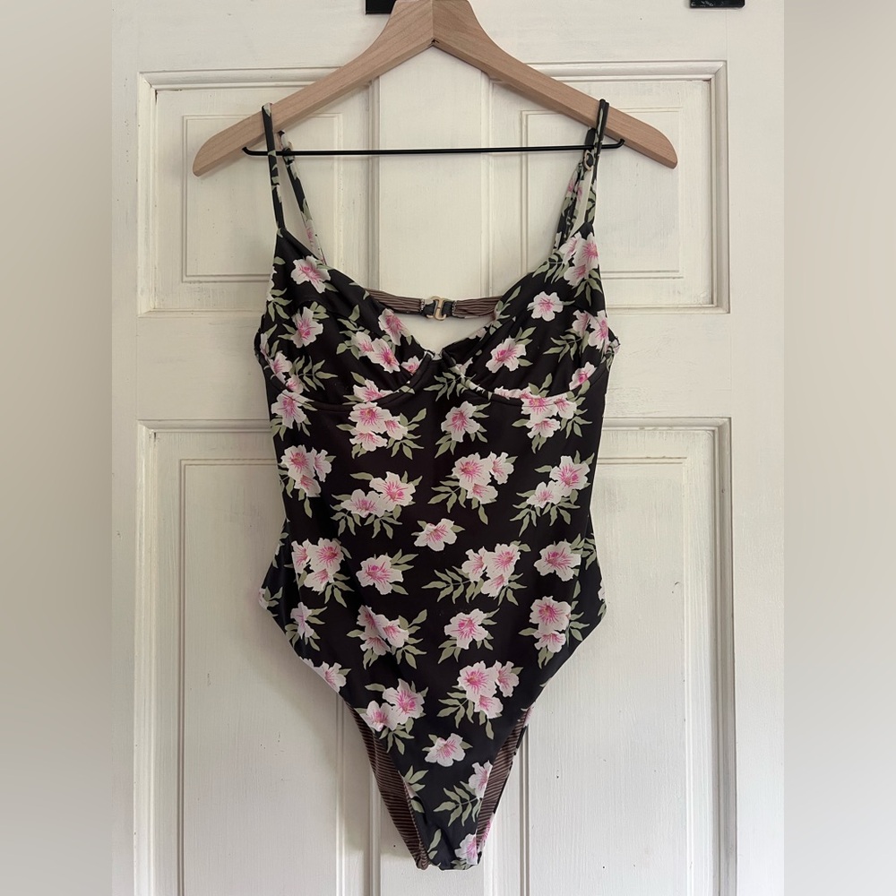 Acacia Marlow Swim size large